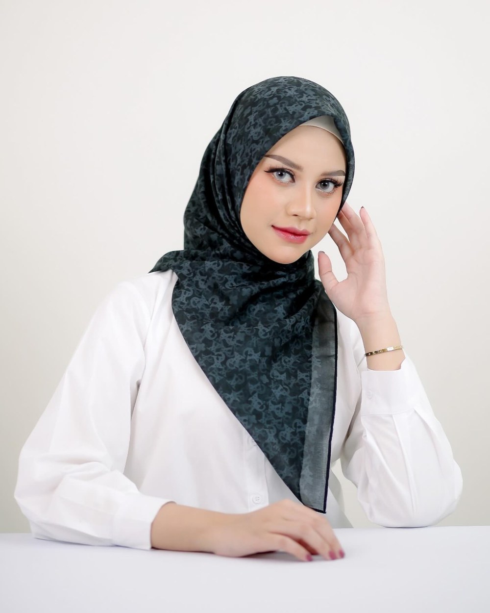 Safiya White Abaya foto 3