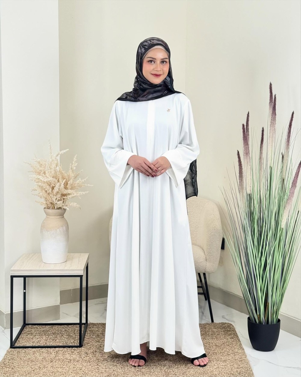 Safiya White Abaya
